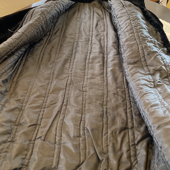 Woman’s long heavy sheepskin fur coat Sz 16,18 - Picture 15 of 16